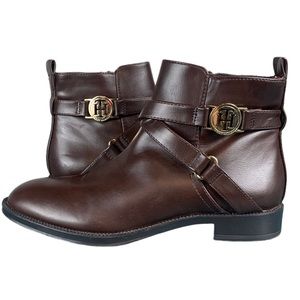 TOMMY HILFIGER: Tarantino Brown Ankle Boot - Size 7